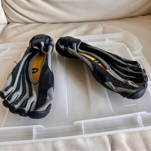 Vibram FiveFingers Black and Gray Toe Shoes Size 38